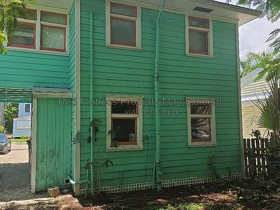 2nd image of 1609 Poinsettia Ave