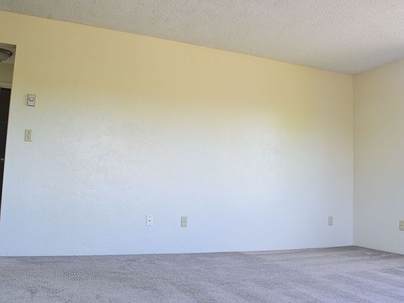 4th image of 978 NW Cleveland Ave #6