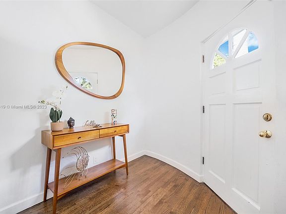 4th image of 1644 Tigertail Ave