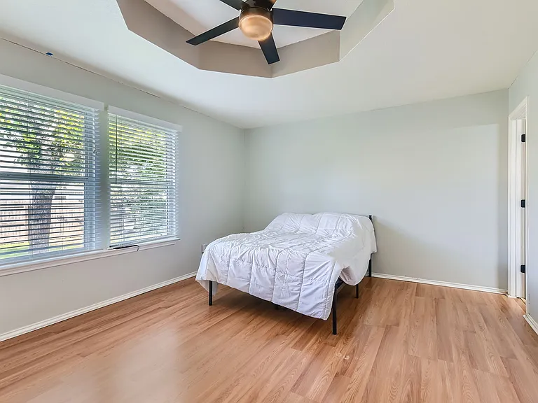 134 Bellair Dr — Photo 2