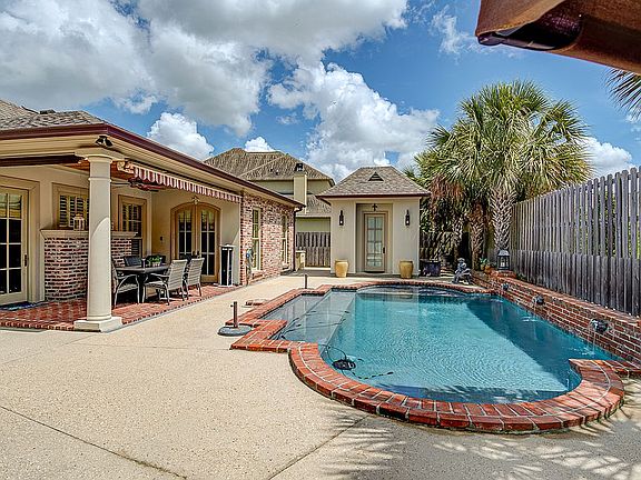 Pool / Patio
