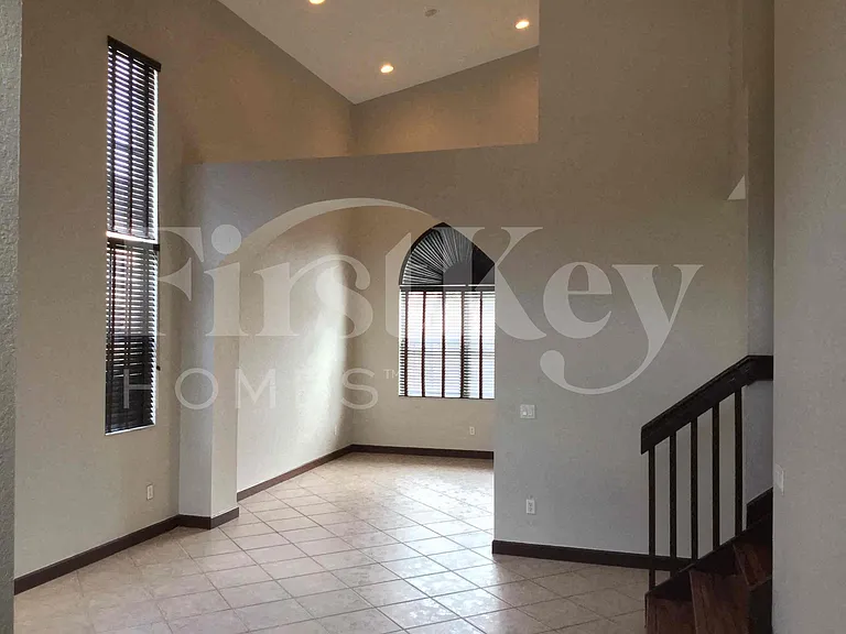 4104 NE 22nd Ln — Photo 2