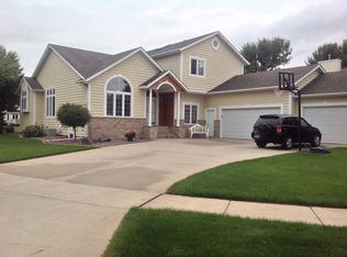 2204 Victoria Rose Dr S, Fargo, ND