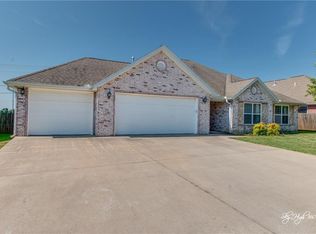 711 Mustang Ct, Centerton, AR 72719