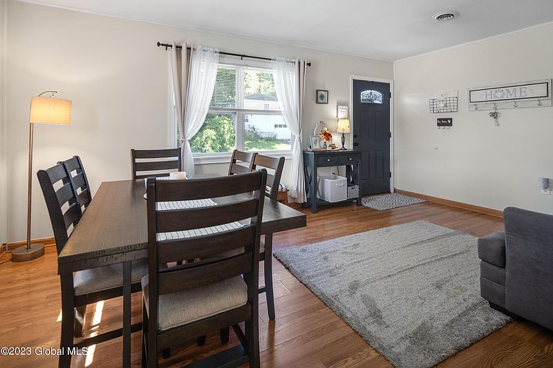 4th image of 225 Park Avenue