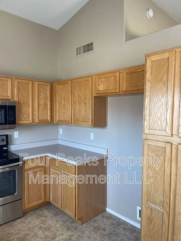 Meridian Hills — Photo 4