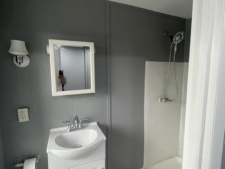 152 S Pine St #4 — Photo 4