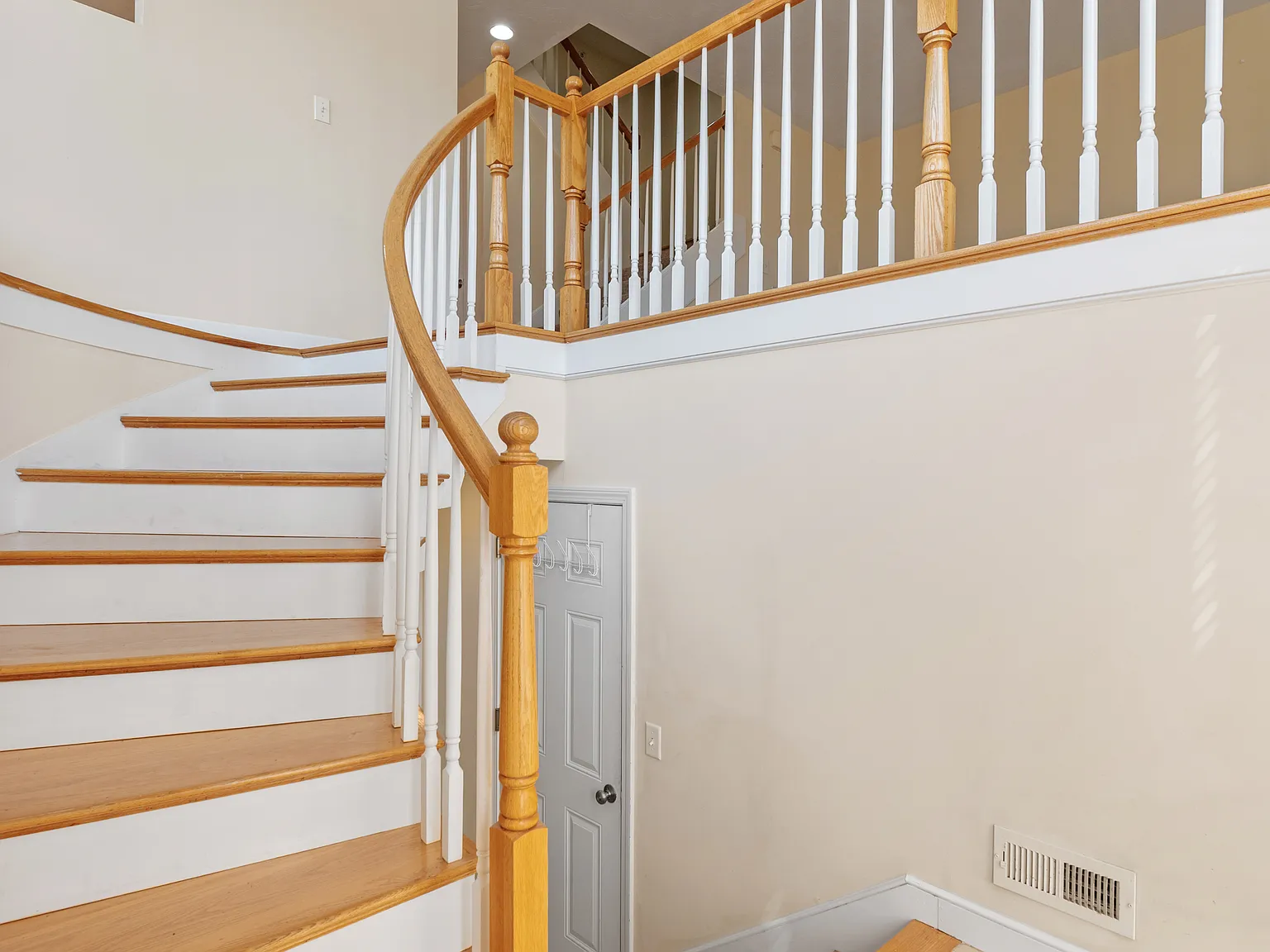 2 bed, 2.5 bath, 2113 sqft, $3,300 — Photo 3