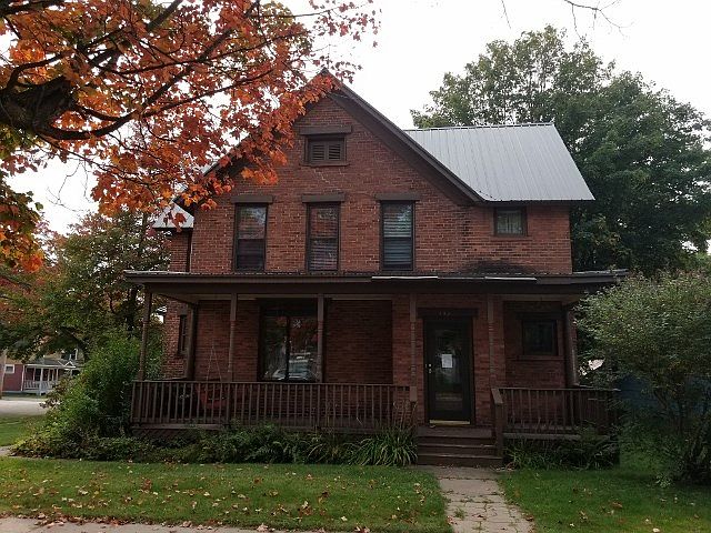 1st image of 132 E Peck St
