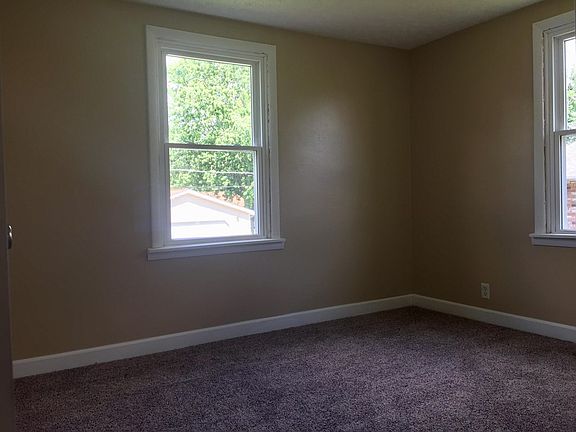 4th image of 28 Fleetwood Ave