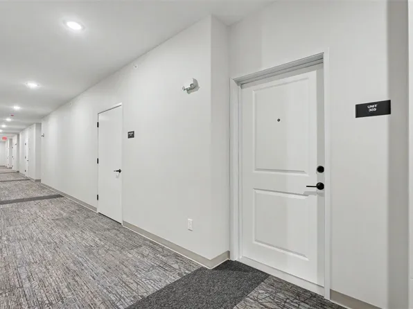 4428 Deer Creek Rd #303, Iowa City, IA 52246