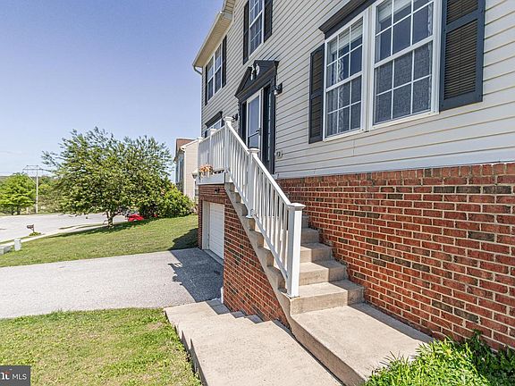 4th image of 271 Courtney Ct