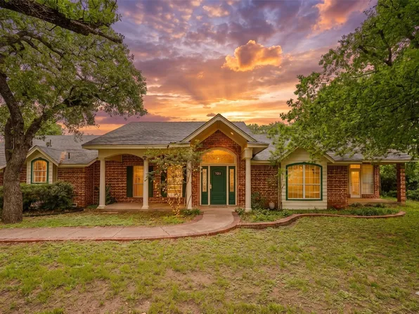 2215 California Ln, Arlington, TX 76015