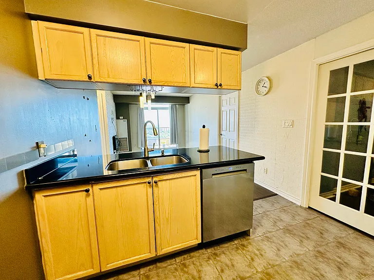3880 Duke Of York Blvd — Photo 2