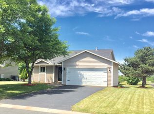 1184 Sapphire Ln, Shakopee, MN 55379