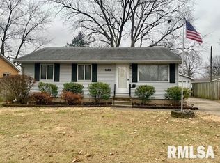 2320 Eastview Dr, Springfield, IL 62702