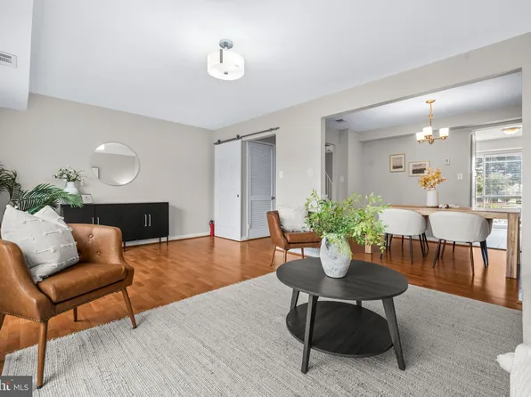 2480 Sun Valley Cir #8-D, Silver Spring, MD 20906