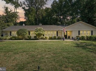 11607 Helmont Dr, Oakton, VA 22124