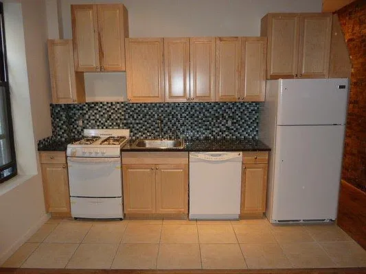 Rented by Chartwell Manhattan Realty | media 34