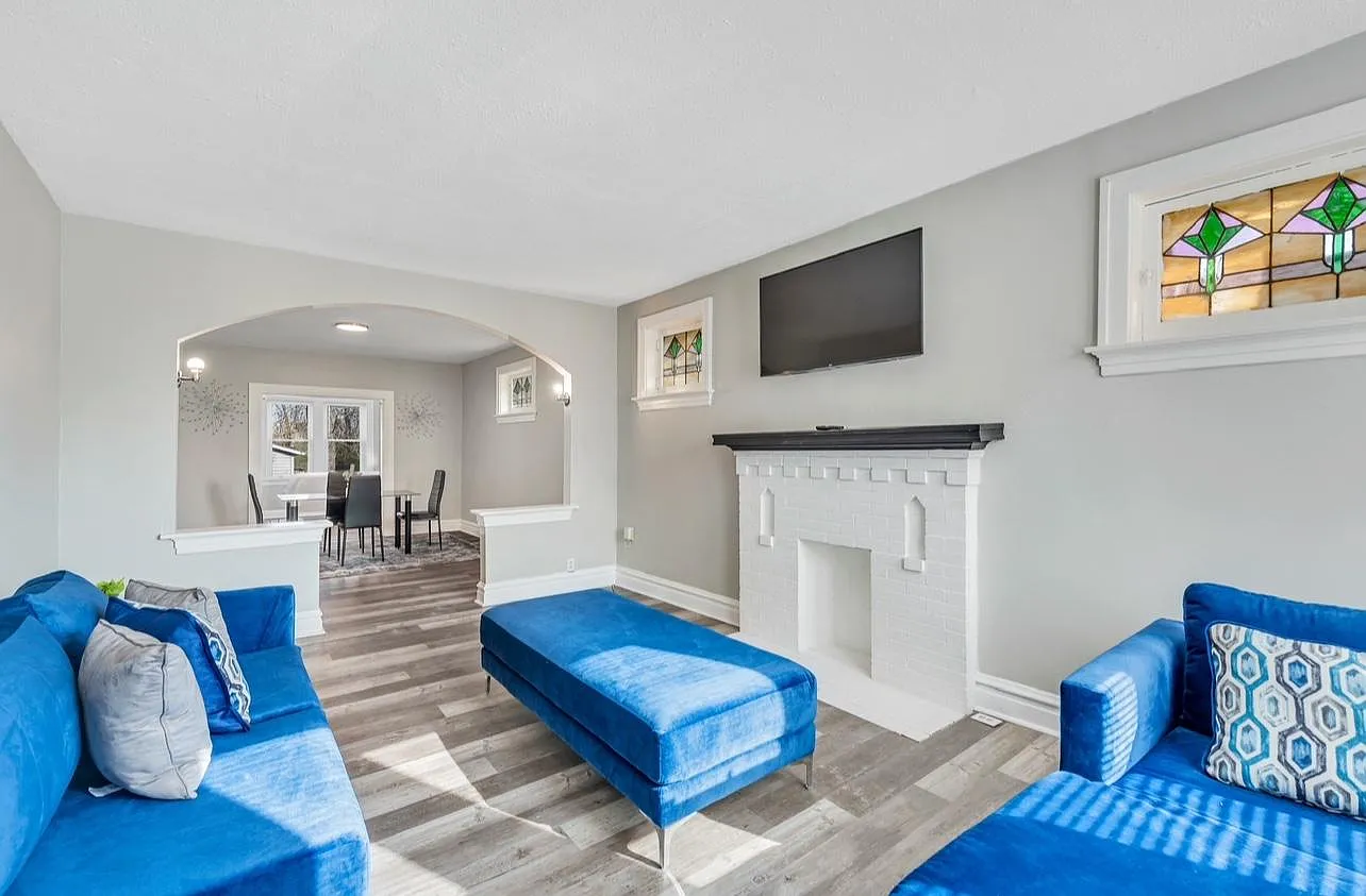 4559 Loughborough Ave — Photo 2