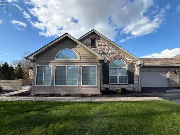 3817 Windsor Bridge Cir, Huron, OH 44839