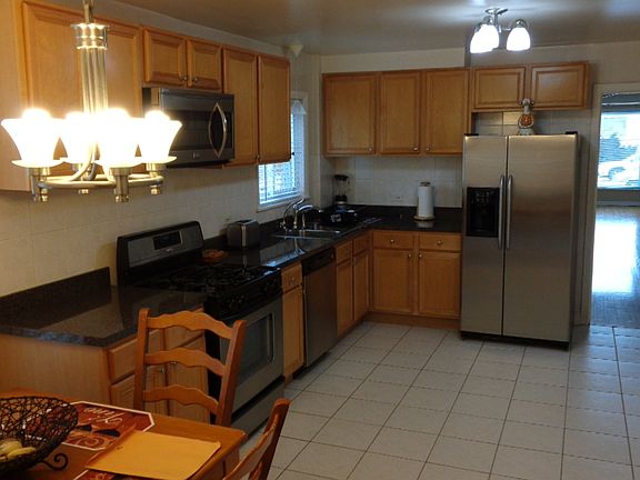 3rd image of 3031 N Natoma Ave