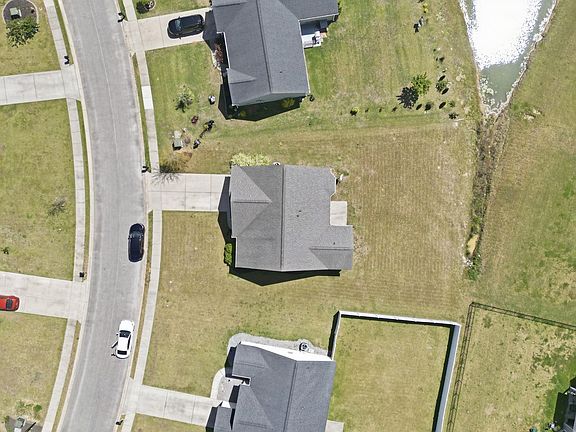 4th image of 176 Springtide Dr.