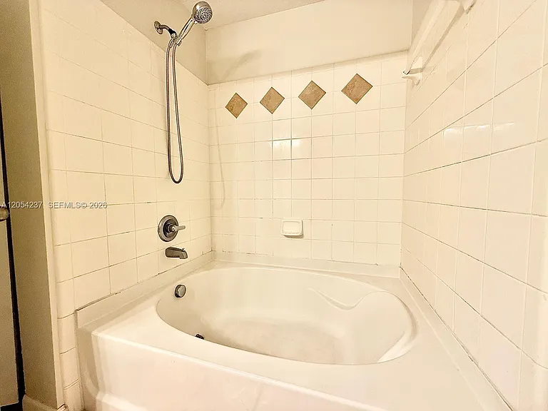9208 Myrtlewood Cir W #208 — Photo 18