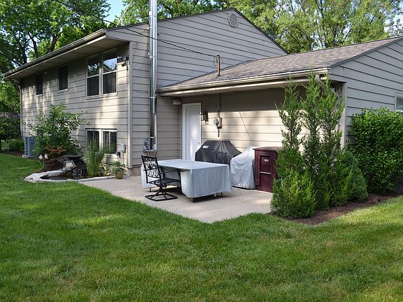 2nd image of 6009 Hyacinth Ct