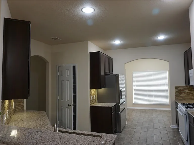 10615 Chestnut St — Photo 11
