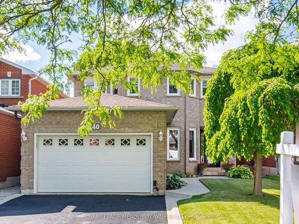 6240 Snowflake Ln, Mississauga, ON L5N 6G8