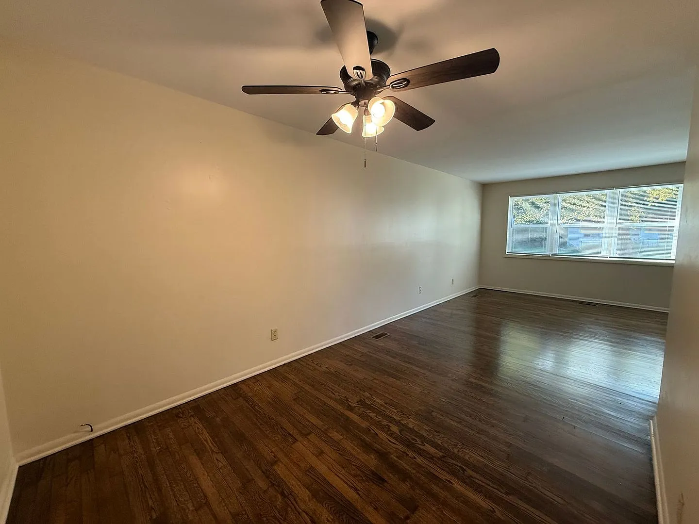 3 Bedroom 1 Bathroom — Photo 3