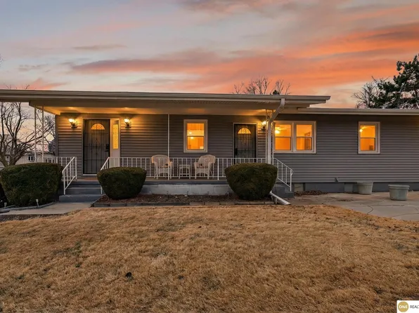 9206 Manderson St, Omaha, NE 68134