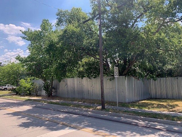 1st image of 3016 Wellington St