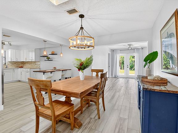 3rd image of 212 Dartmouth Dr