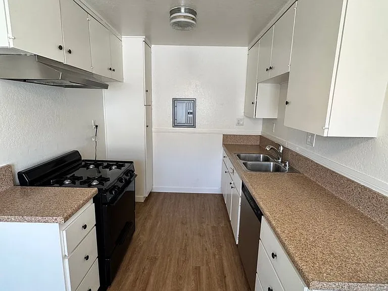 3951 Howard Ave — Photo 6