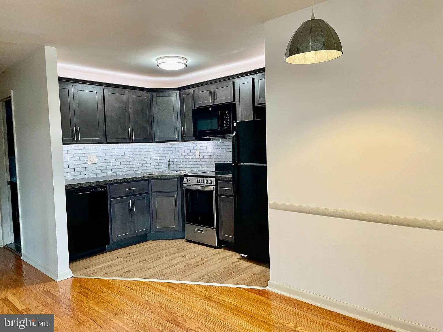 1 bed, 750 sqft, $1,585 — Photo 3
