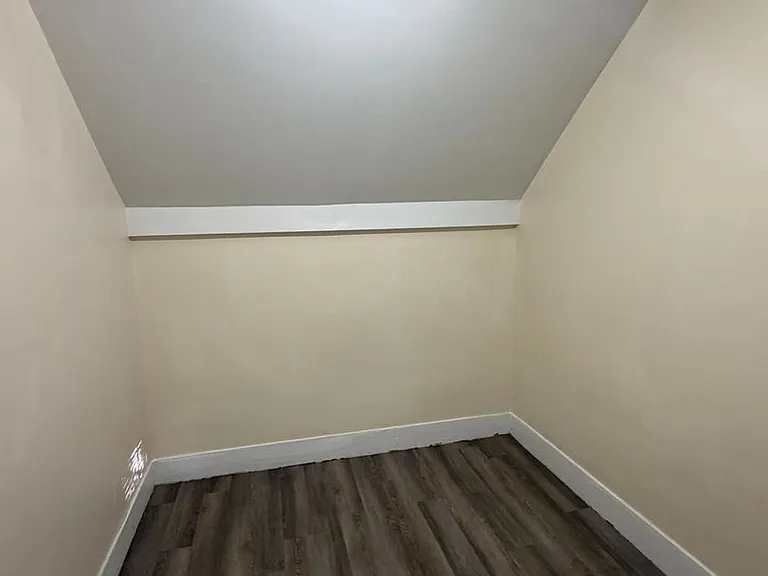 12 Varney St #2-R — Photo 9