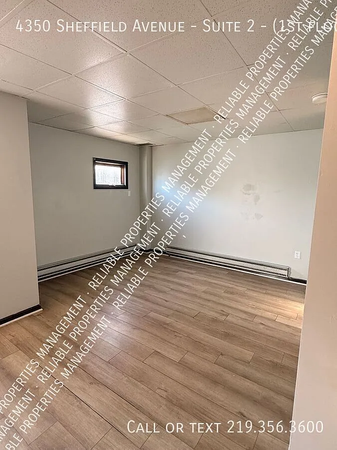 Stylish Renovated Apartment with Parking — Photo 4