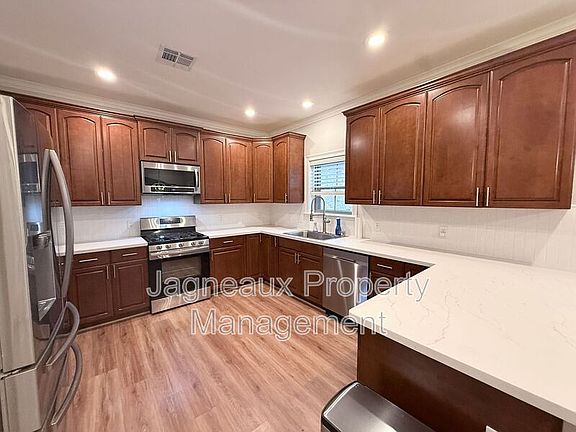 5th image of 2137 La Cache Dr