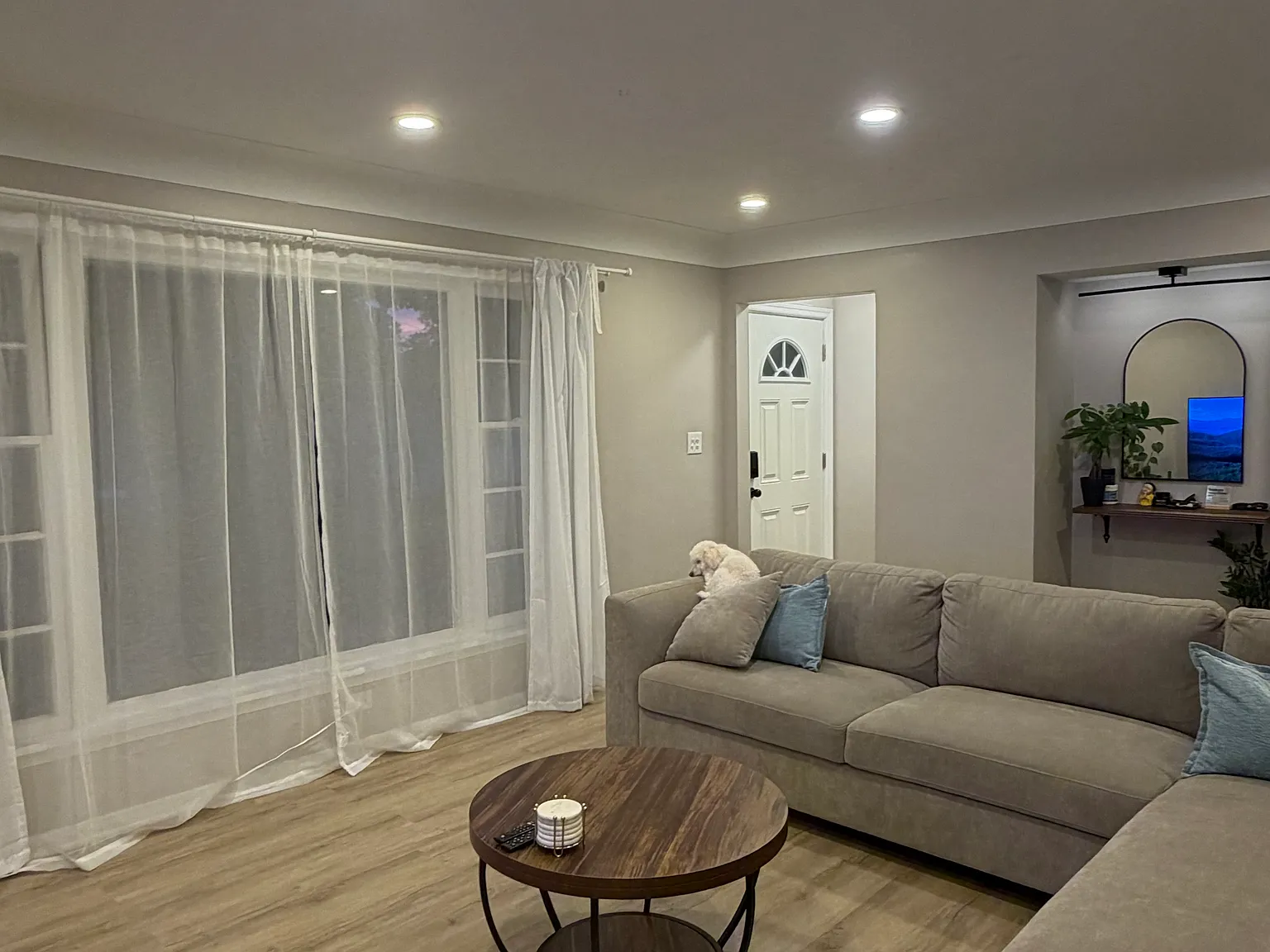 4 bed, $2,300 — Photo 2