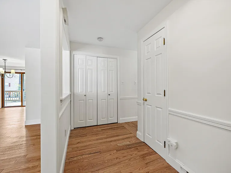 7 Dresden Ct — Photo 3