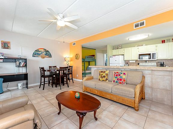 4th image of 5701 Gulf Blvd #304