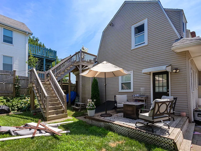 27 Siren St #1 — Photo 14
