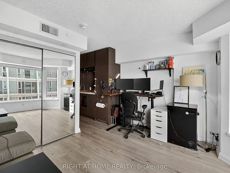 155 Yorkville Ave #2512 — Photo 9