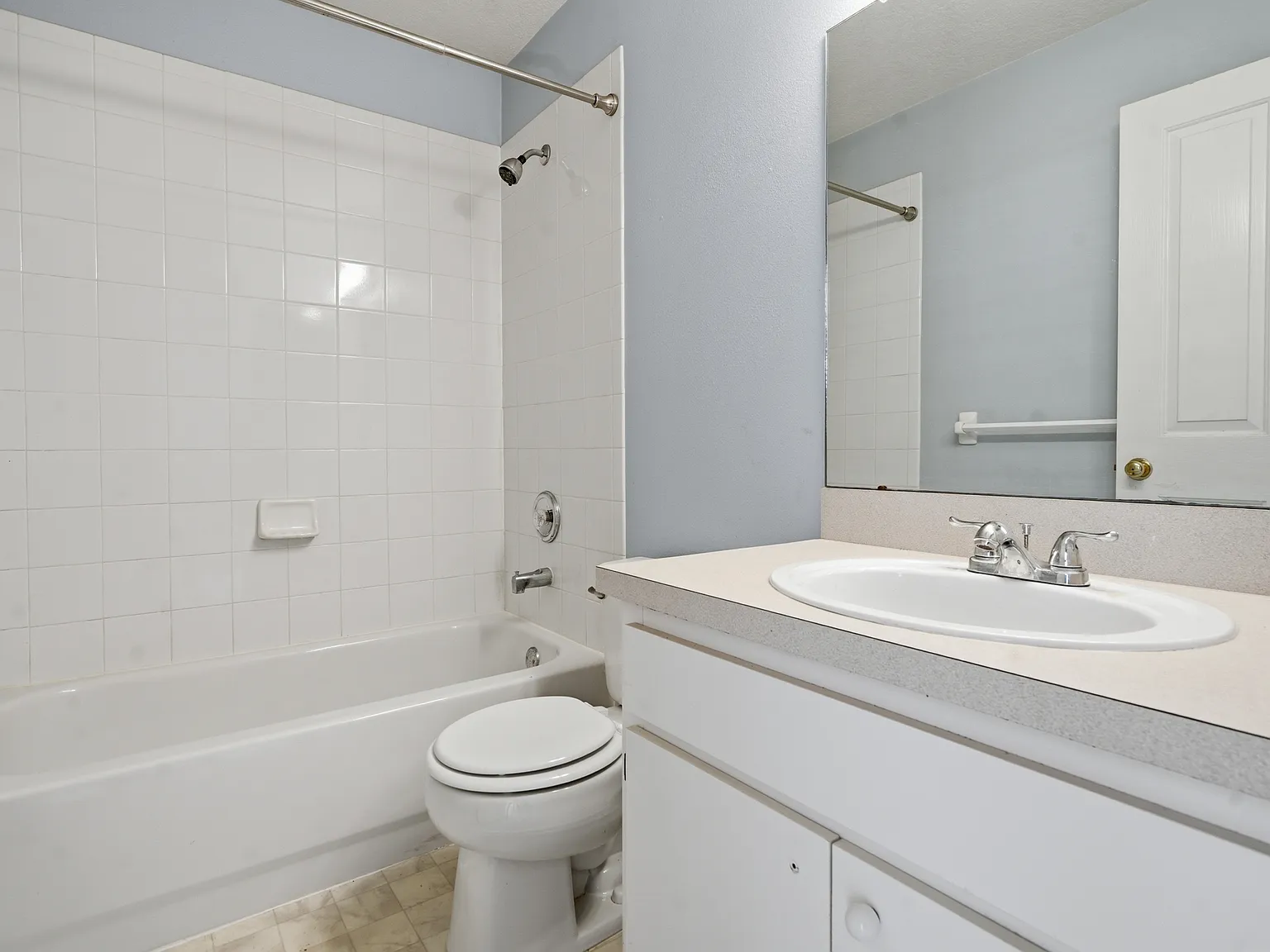 3 bed, 1449 sqft, $2,300 — Photo 1