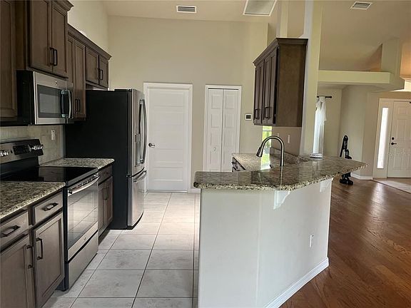 5th image of 121 Arena Lake Dr