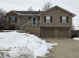 205 NE Brookwood Dr, Blue Springs, MO 64014