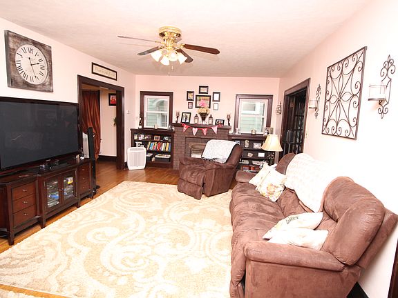 5th image of 704 College Ave