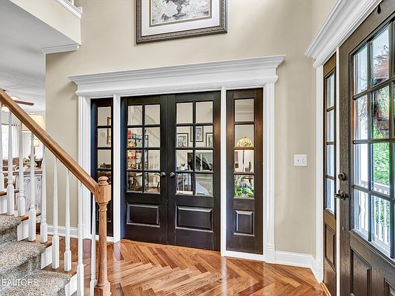 5th image of 714 Cambridge Crest Ln